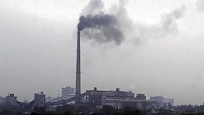 The commission for air quality management already asked the industrial units in Delhi to shift to PNG. (Mohd Zakir/ HT file photo) The commission for air quality management already asked the industrial units in Delhi to shift to PNG. (Mohd Zakir/ HT file photo)