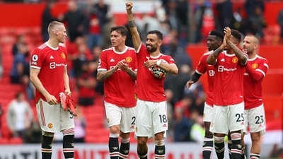 Bruno Fernandes of Manchester United acknowledges the fans following win against Leeds United. (Getty) Bruno Fernandes of Manchester United acknowledges the fans following win against Leeds United. (Getty)