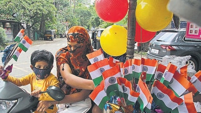 A girl and her mother purchase the Indian tricolour near Padmavati on Friday, ahead of the 75th Independence Day on August 15. (Ravindra Joshi/HT PHOTO)
