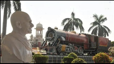 The Gandhi-Nehru Park on Charbagh railway station premises in Lucknow. (HT photo) The Gandhi-Nehru Park on Charbagh railway station premises in Lucknow. (HT photo)
