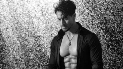 Before Independence Day, Tiger Shroff nails a flying salute on his song Vande Mataram (Instagram/@tigerjackieshroff) Before Independence Day, Tiger Shroff nails a flying salute on his song Vande Mataram (Instagram/@tigerjackieshroff)