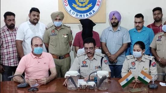 Deputy superintendent of police (Investigation) Simratpal Singh Dhindsa giving details about the arrest in Ludhiana on Saturday. (HT Photo)