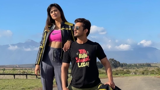 Arjun Bijlani poses with Shweta Tiwari.