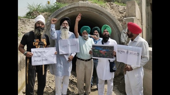 Members of various NGOs protesting at Dhanansu village in Ludhiana on Saturday. (HT Photo)