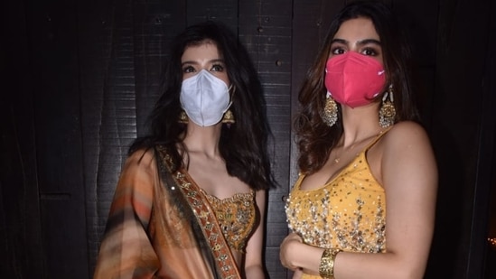 Khushi Kapoor and Shanaya Kapoor pose for the paparazzi.