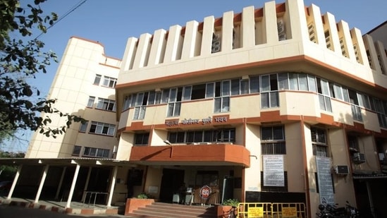 Examination house at the Mumbai University’s Kalina campus. The email threats were mailed to this department. HT Photo(Prasad Gori/HT photo)