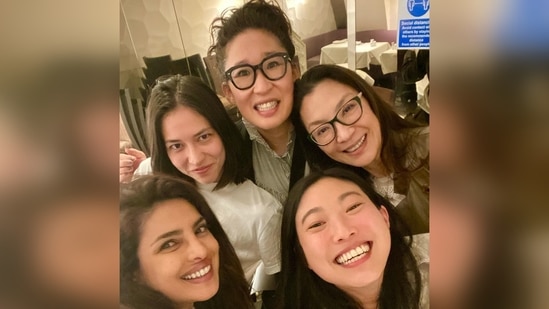 Priyanka Chopra posing with Awkwafina, Sandra Oh, Michelle Yeoh and Sonoya Mizuno.