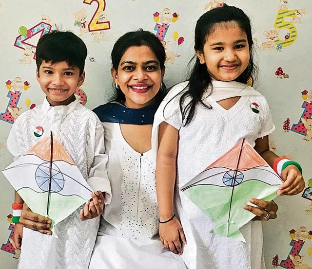 Priyanka Sinha, a Delhi-based homemaker, has enrolled herself with her kids for one such virtual kite-making workshop. Priyanka Sinha, a Delhi-based homemaker, has enrolled herself with her kids for one such virtual kite-making workshop.