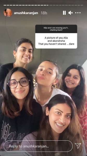 In the picture, along with Alia Bhatt and Anushka, their sisters Shaheen Bhatt and Akansha Ranjan respectively.