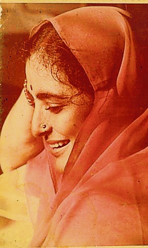 After a meningitis attack in 1988, many thought that Padma, who had braved and fought tuberculosis of the bones at age 16 at a Srinagar sanatorium, would succumb. However, there she was again winning more awards and accolades despite frail health. (HT Photo) After a meningitis attack in 1988, many thought that Padma, who had braved and fought tuberculosis of the bones at age 16 at a Srinagar sanatorium, would succumb. However, there she was again winning more awards and accolades despite frail health. (HT Photo)