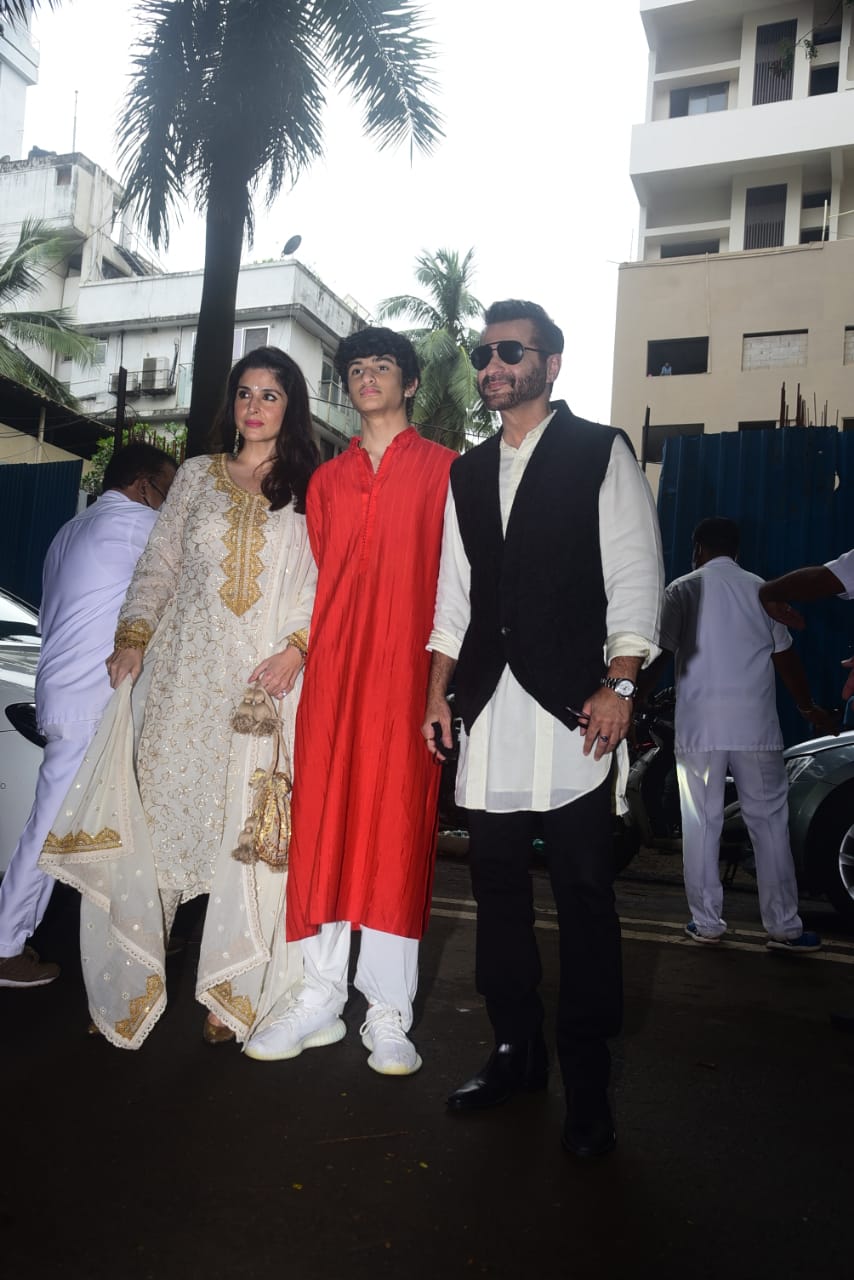 Sanjay Kapoor, Maheep Kapoor and Jahaan were decked up for the wedding. (Varinder Chawla)