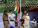Mamata Banerjee, Chief Minister of West Bengal state, unfurls the national flag during Independence Day parade in Kolkata on August 15.(AP)