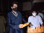 Anil Kapoor distributes sweets to the paparazzi after Rhea Kapoor's wedding. Anil Kapoor distributes sweets to the paparazzi after Rhea Kapoor's wedding.
