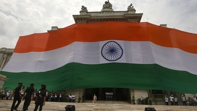 A 7500 square feet tri colour engulfed the iconic Victoria Memorial Hall to celebrate India’s 75th year of Independence in Kolkata on August 15. (Samir Jana/HT Photo) A 7500 square feet tri colour engulfed the iconic Victoria Memorial Hall to celebrate India’s 75th year of Independence in Kolkata on August 15. (Samir Jana/HT Photo)