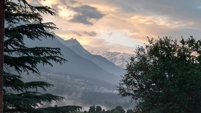 Prini: Situated in Manali Tehsil of Kullu district in Himachal Pradesh, Prini village is home to people from various backgrounds and ethnicities. The mesmerising waterfalls and picturesque lush green surroundings will make you feel like you are in some fairy tale.&nbsp; (Instagram/@safarkamusafir)