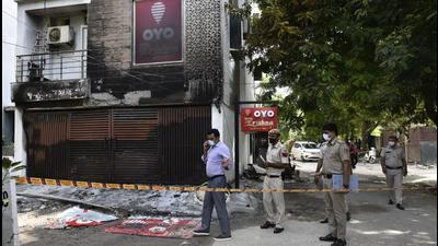 Senior police officials outside the hotel that caught fire in Dwarka on Sunday (Vipin Kumar/HT PHOTO) Senior police officials outside the hotel that caught fire in Dwarka on Sunday (Vipin Kumar/HT PHOTO)