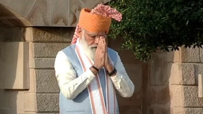 PM Modi pays homage to Mahatma Gandhi at Rajghat on Sunday (ANI)