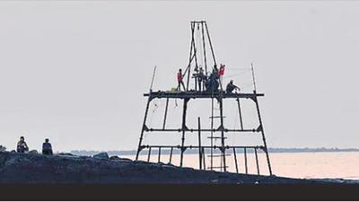 The fisherfolk said that the work has been on hold for at least four months now, which Maharashtra State Road Development Corporation (MSRDC) officials attributed to the monsoon season. (HT File)