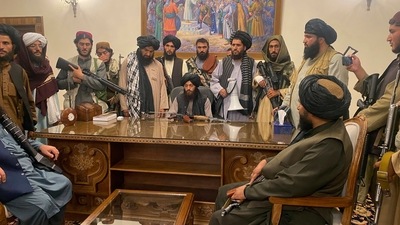 Taliban fighters take control of Afghan presidential palace after the Afghan President Ashraf Ghani fled the country, in Kabul, Afghanistan (AP Photo) Taliban fighters take control of Afghan presidential palace after the Afghan President Ashraf Ghani fled the country, in Kabul, Afghanistan (AP Photo)