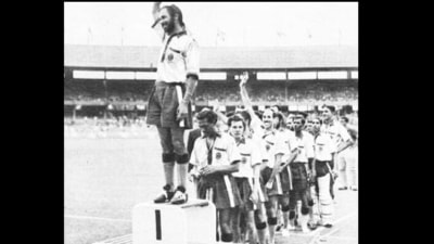 The picture of the Indian hockey team after winning the 1948 Olympic gold medal. (Facebook/@Indian Sports Honours)