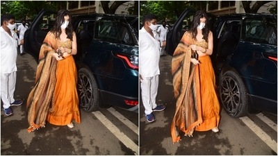 Shanaya Kapoor opted for an orange lehenga as she attended Rhea Kapoor and Karan Boolani's wedding. (HT Photo/ Varinder Chawla)