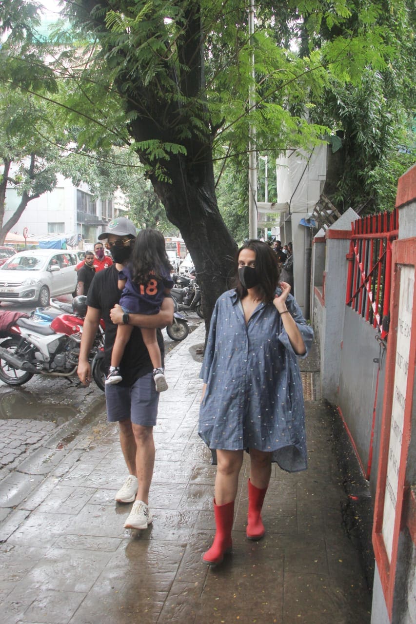 The couple had stepped out for a Sunday lunch with daughter Mehr. (Varinder Chawla)