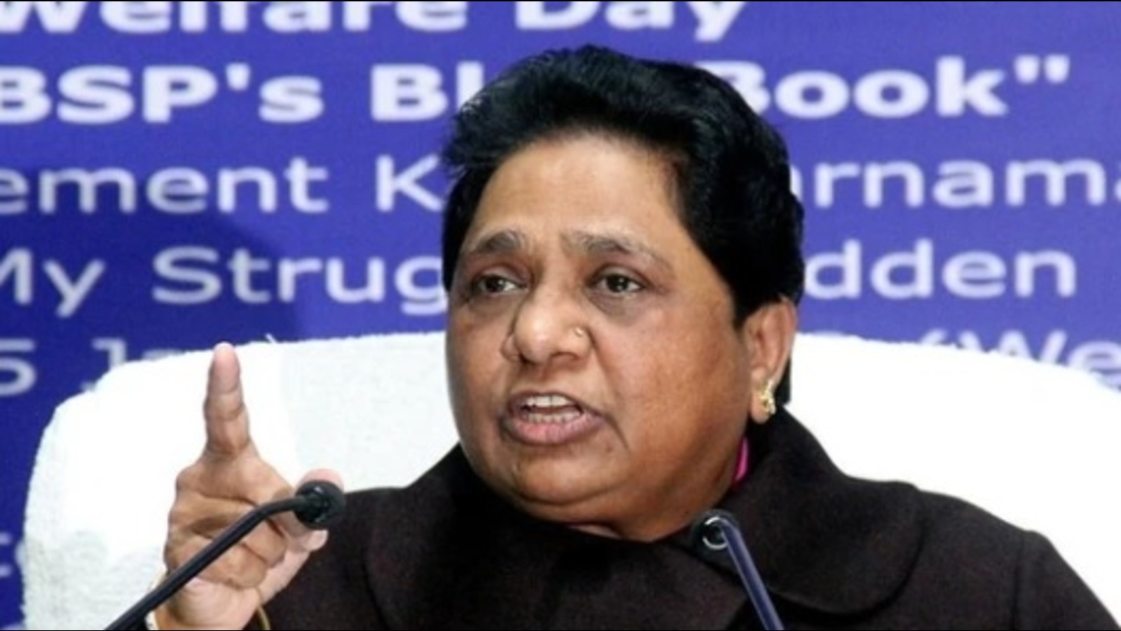 up-bjp-playing-dirty-politics-over-floods-says-mayawati-hindustan