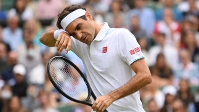 Roger Federer to have knee surgery, has 'glimmer of hope' for return (REUTERS)