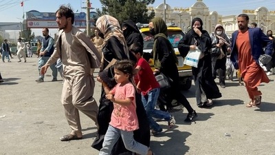 People try to get into Hamid Karzai International Airport in Kabul, Afghanistan (REUTERS) People try to get into Hamid Karzai International Airport in Kabul, Afghanistan (REUTERS)