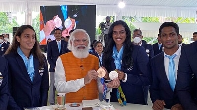 Prime Minister Narendra Modi along with Badminton player PV Sindhu during a meet with Tokyo Olympics contingent, in New Delhi on August 16. (ANI) Prime Minister Narendra Modi along with Badminton player PV Sindhu during a meet with Tokyo Olympics contingent, in New Delhi on August 16. (ANI)
