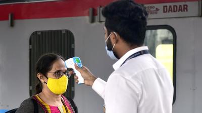 BMC health worker checks thermal temperature of a passenger arrived from outstation train at Dadar station. (Anshuman Poyrekar/HT PHOTO) BMC health worker checks thermal temperature of a passenger arrived from outstation train at Dadar station. (Anshuman Poyrekar/HT PHOTO)