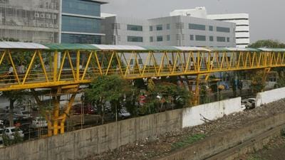 The stretch of the skywalk between the eastern side of Bandra station and the WEH will be rebuilt at the cost of around  ₹16.2 crore. (HT FILE)