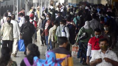 Commuters travel by local train after Maharashtra government relaxed lockdown restrictions for fully vaccinated people to travel, at Dadar. (Anshuman Poyrekar/HT PHOTO) Commuters travel by local train after Maharashtra government relaxed lockdown restrictions for fully vaccinated people to travel, at Dadar. (Anshuman Poyrekar/HT PHOTO)