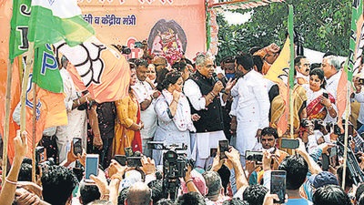 Union minister Bhupender Yadav starts his ‘Jan Ashirwad Yatra’ with BJP workers in Gurugram on Monday. (Yogendra Kumar) Union minister Bhupender Yadav starts his ‘Jan Ashirwad Yatra’ with BJP workers in Gurugram on Monday. (Yogendra Kumar)