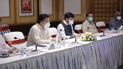 Union health minister Mansukh Mandaviya is in Kerala to discuss the Covid-19 situation. (Twitter/@mansukhmandviya) Union health minister Mansukh Mandaviya is in Kerala to discuss the Covid-19 situation. (Twitter/@mansukhmandviya)