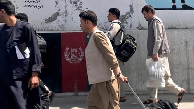 Afghans walk toward the airport in Kabul, Afghanistan on Sunday (Image used only for representative purpose) Afghans walk toward the airport in Kabul, Afghanistan on Sunday (Image used only for representative purpose)