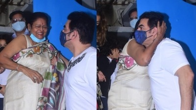 Malaika Arora's mom Joyce Arora kisses Arbaaz Khan. (Varinder Chawla) Malaika Arora's mom Joyce Arora kisses Arbaaz Khan. (Varinder Chawla)