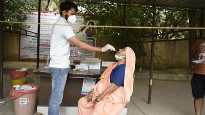 During the first round of the survey in Gurugram, the seropositivity rate of the urban areas was 18.5%, while in the second round, it increased to 25.9%. (HT Archive) During the first round of the survey in Gurugram, the seropositivity rate of the urban areas was 18.5%, while in the second round, it increased to 25.9%. (HT Archive)