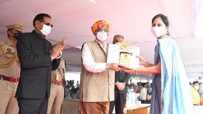 On the seventh international day of yoga Government College Of Yoga Education and Health, Chandigarh, principal Sapna Nanda launched an online journal The Yogic Insight. (HT Photo)