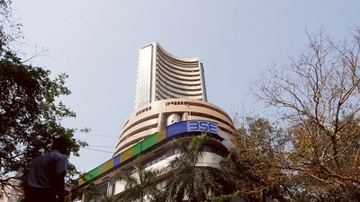 PowerGrid was the top loser in the Sensex pack, shedding over 1 per cent, followed by Bajaj Auto, Maruti, Dr Reddy's, Asian Paints and Titan. PowerGrid was the top loser in the Sensex pack, shedding over 1 per cent, followed by Bajaj Auto, Maruti, Dr Reddy's, Asian Paints and Titan.