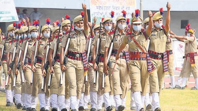 Police personnel presenting march past at the Independence Day function at Guru Nanak Stadium in Ludhiana. (Harsimar Pal Singh/HT) Police personnel presenting march past at the Independence Day function at Guru Nanak Stadium in Ludhiana. (Harsimar Pal Singh/HT)