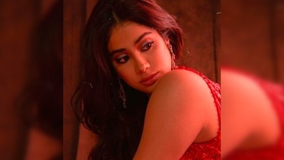 Janhvi Kapoor accessorised her look with just a pair of long earrings. (Instagram/@manishmalhotra05) Janhvi Kapoor accessorised her look with just a pair of long earrings. (Instagram/@manishmalhotra05)