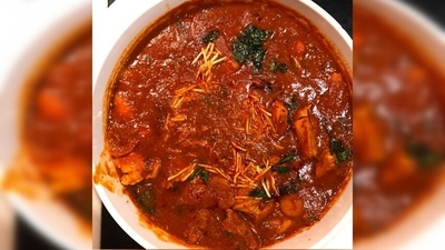 Lagan nu Stew: This vegetarian traditional Parsi dish features a variety of winter roots like sweet potatoes, yam and carrots and green peas. All these ingredients are cooked in tomato gravy and topped with dried nuts and raisins. (Instagram/@eattraveleternally) Lagan nu Stew: This vegetarian traditional Parsi dish features a variety of winter roots like sweet potatoes, yam and carrots and green peas. All these ingredients are cooked in tomato gravy and topped with dried nuts and raisins. (Instagram/@eattraveleternally)