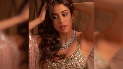 With shimmery eyes and nude lips, Janhvi Kapoor dazzled in a diamond necklace. (Instagram/@janhvikapoor) With shimmery eyes and nude lips, Janhvi Kapoor dazzled in a diamond necklace. (Instagram/@janhvikapoor)