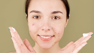 Use a gentle exfoliator 2-3 times a week to avoid clogged pores. (Pexels) Use a gentle exfoliator 2-3 times a week to avoid clogged pores. (Pexels)
