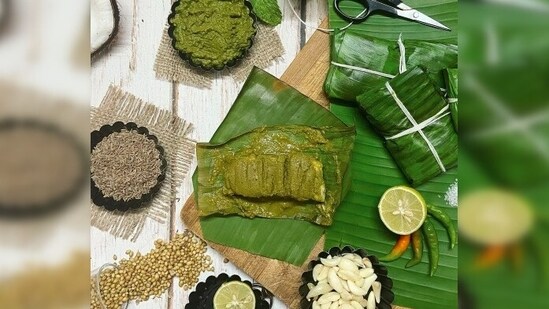 Patra ni Macchi: This is a very popular yet simple Parsi delicacy in which the fish is quoted with green paste that comprises fresh coconut, coriander leaves, mint leaves, garlic, green chillies, cumin seeds, sugar and lemon juice. The marinated fish is then wrapped in banana leaf and steamed. It tastes great with hot steamed rice.&nbsp;(Instagram/@yimt.nmb10)