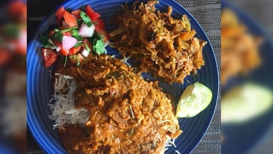 Pulao Dar/Dal: Non-vegetarian lovers will surely become a fan of this dish. The mutton pulao is prepared separately and is eaten with dal cooked with veggies and spices.&nbsp;(Instagram/@thefinelychopped)