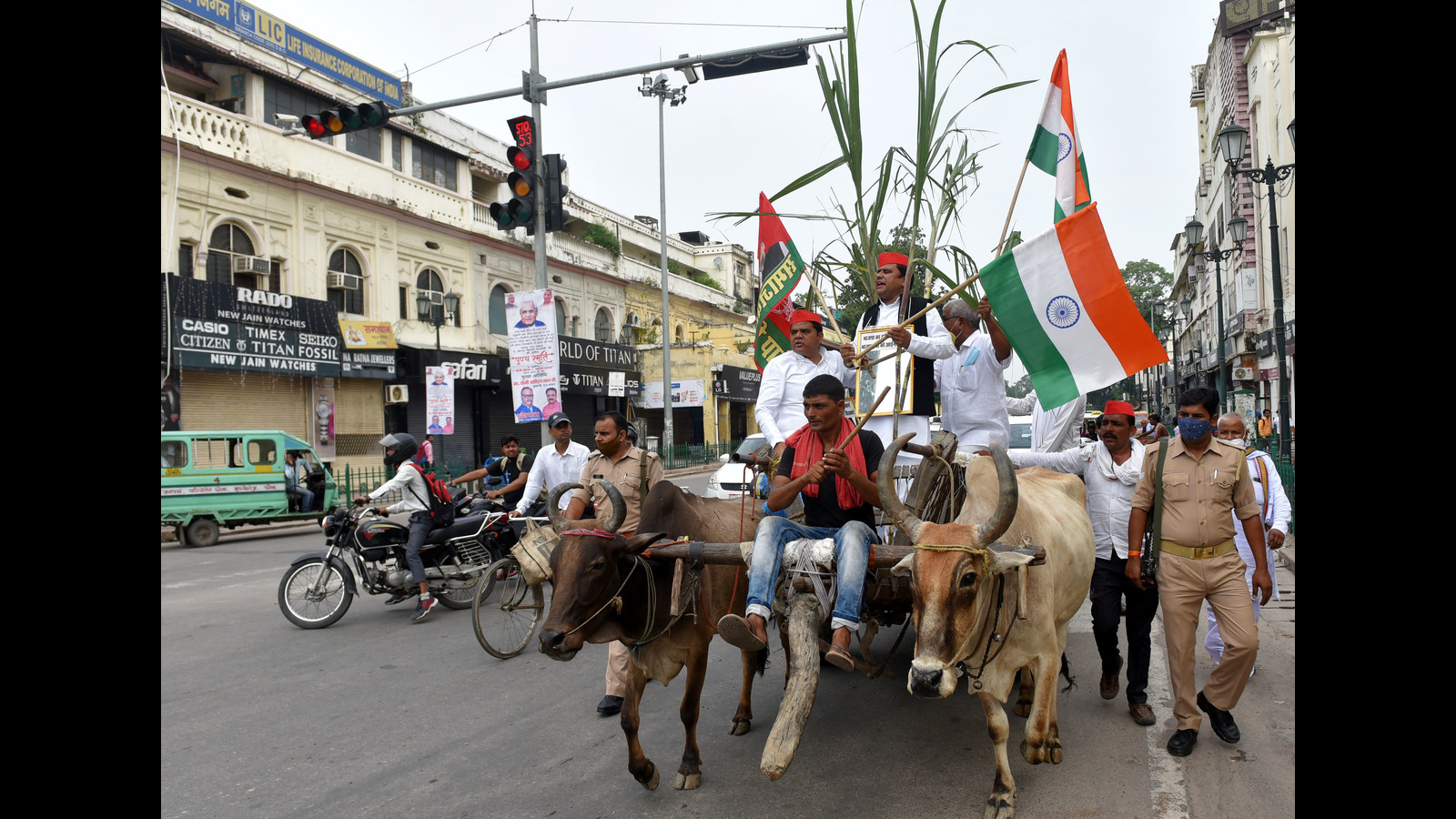 SP, Cong legislators ride bullock cart, rickshaw to protest price hike ...