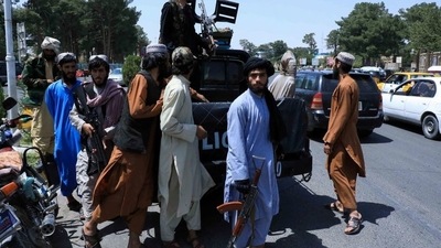 Taliban forces patrol a street in Herat, Afghanistan (REUTERS)
