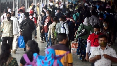 Passengers were restricted from commuting in local trains in the first week of April after the second wave of coronavirus pandemic. (Anshuman Poyrekar/HT PHOTO)